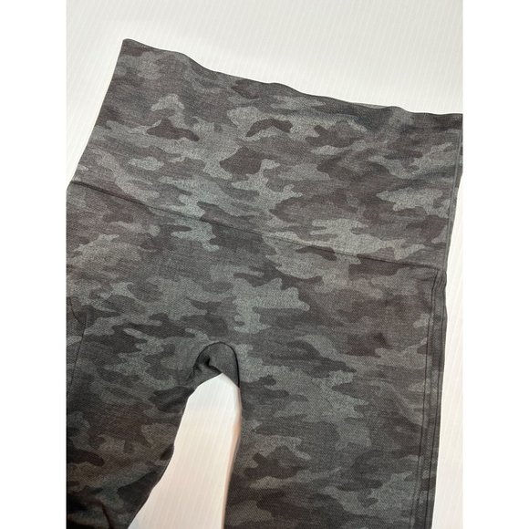 SPANX Pants - Spanx Camouflage Size Medium Compression Lightweight Activewear Leggings